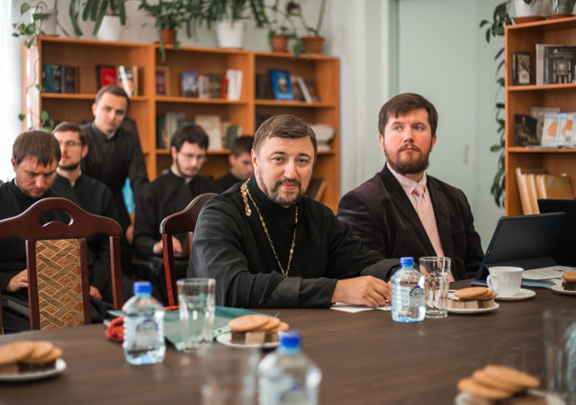 Епископ Тарасий совершил всенощное бдение в кафедральном соборе Архангела Михаил