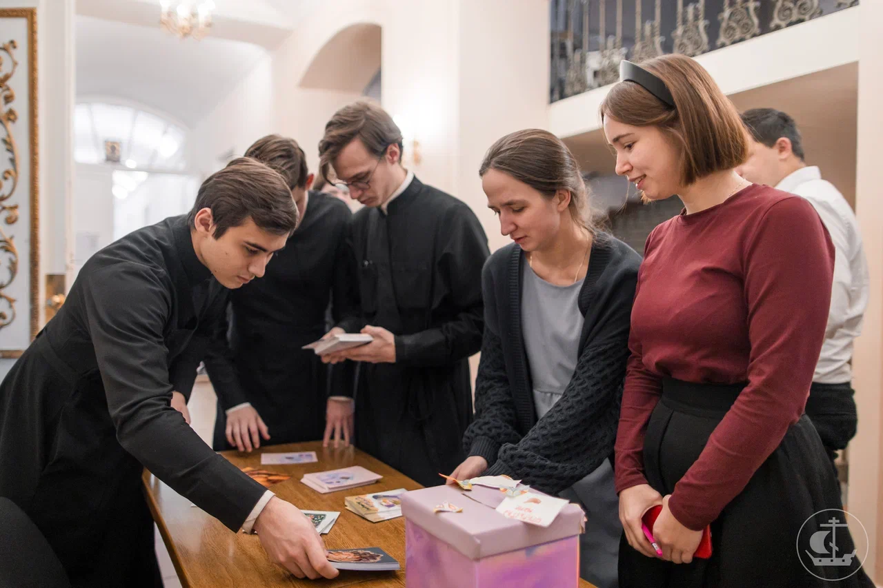 В Санкт-Петербургской Духовной Академии прошла ежегодная акция «Открытка  маме»